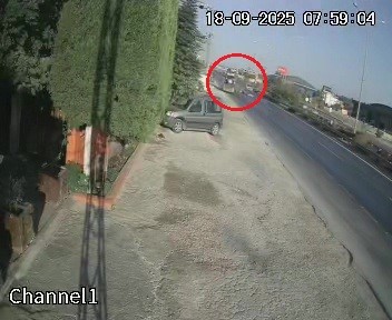 Antalya&rsquo;da motosiklet iş makinesine &ccedil;arptı: 1 ağır yaralı
