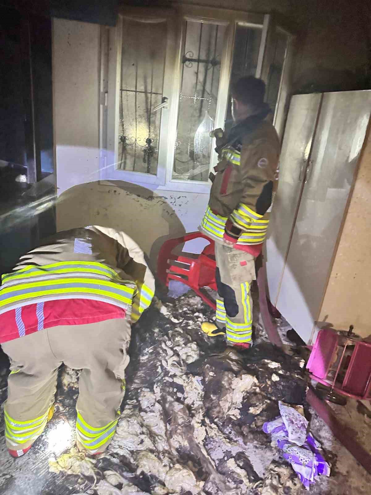 Cizre&rsquo;deki yangında ev k&uuml;l oldu
