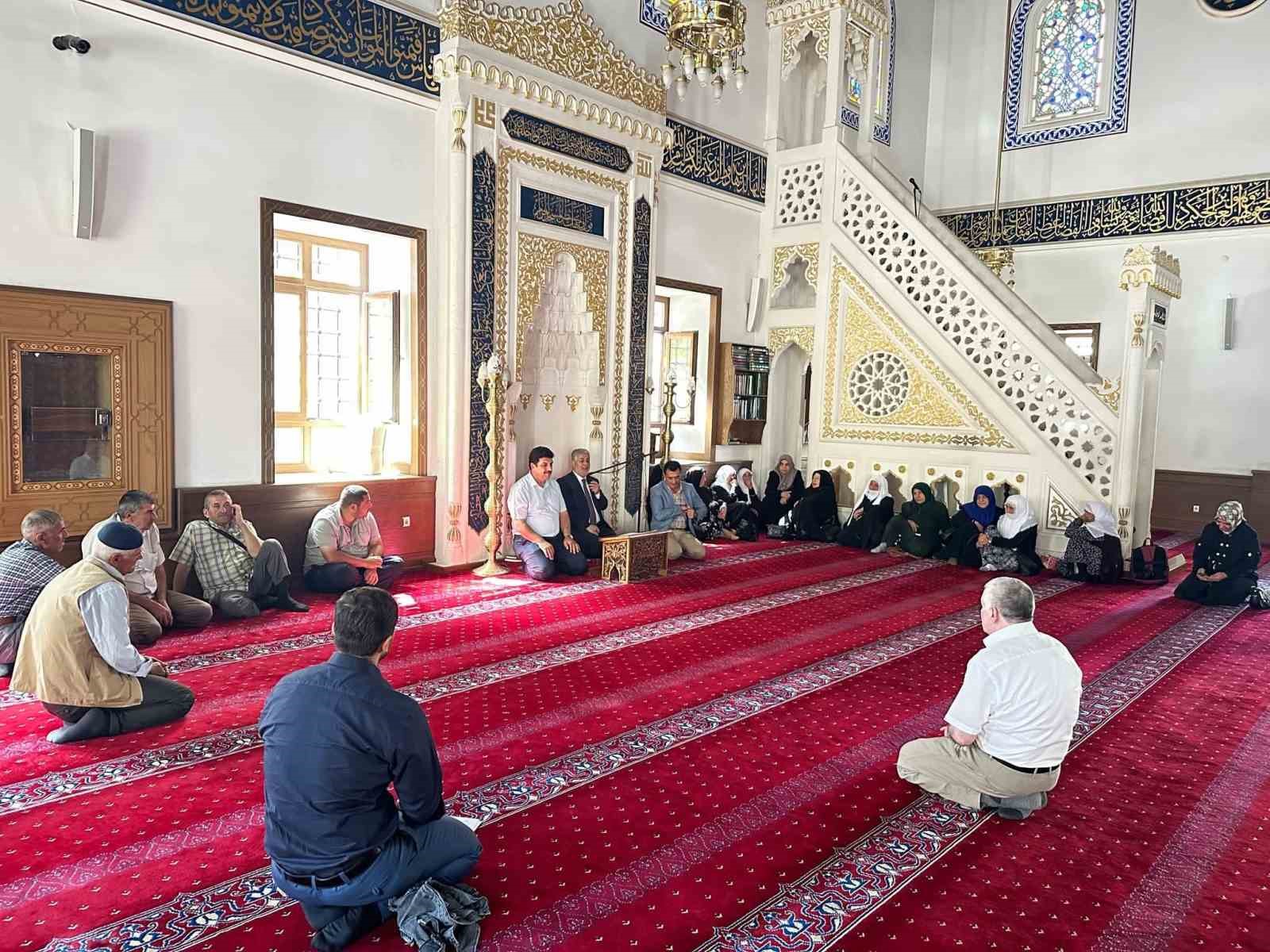Elazığ&rsquo;da umre yolcularına seminer
