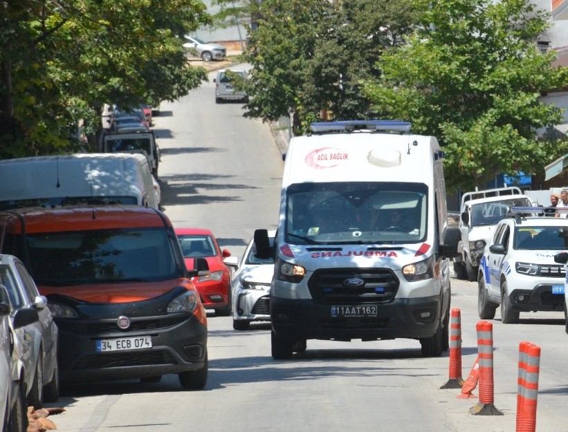 Bilecik’te motosiklet devrildi: 1 yaralı