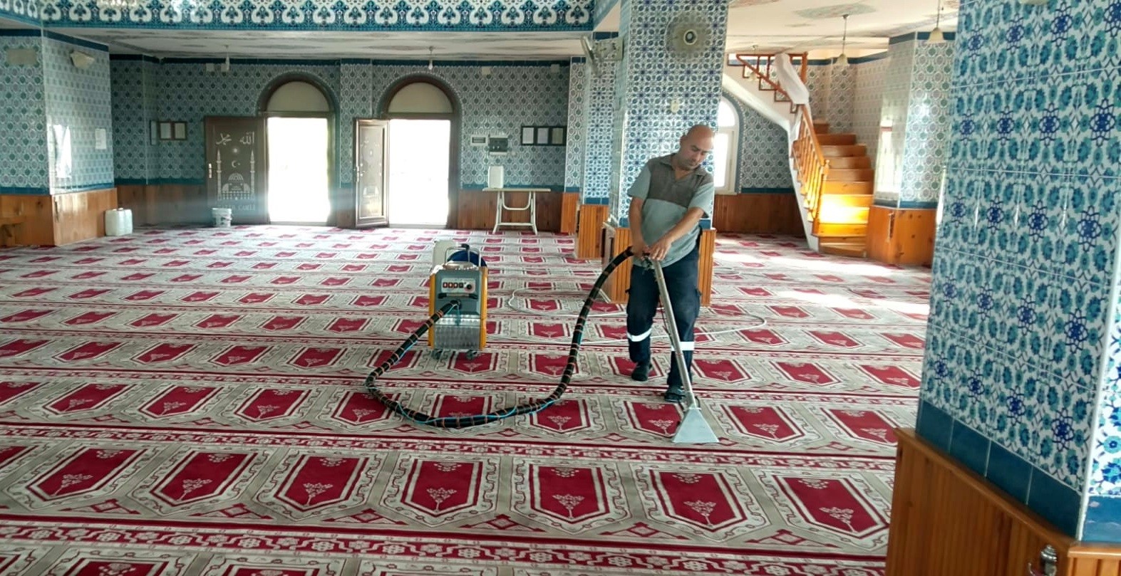 Mersin&rsquo;deki camilerde temizlik &ccedil;alışmaları s&uuml;r&uuml;yor
