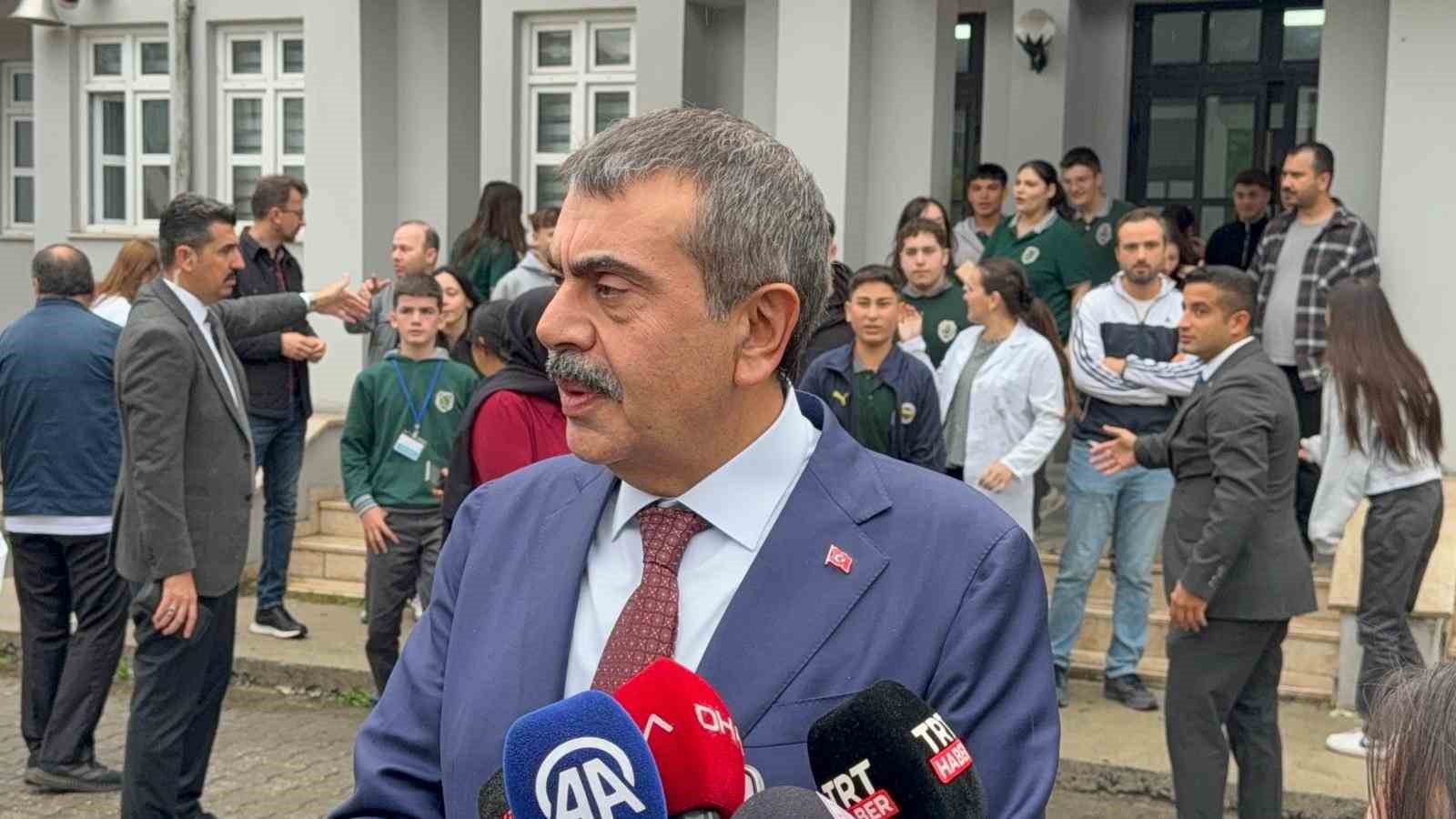 Habersiz ziyaret: Nöbetçi öğretmen Bakan Tekin’i veli sandı