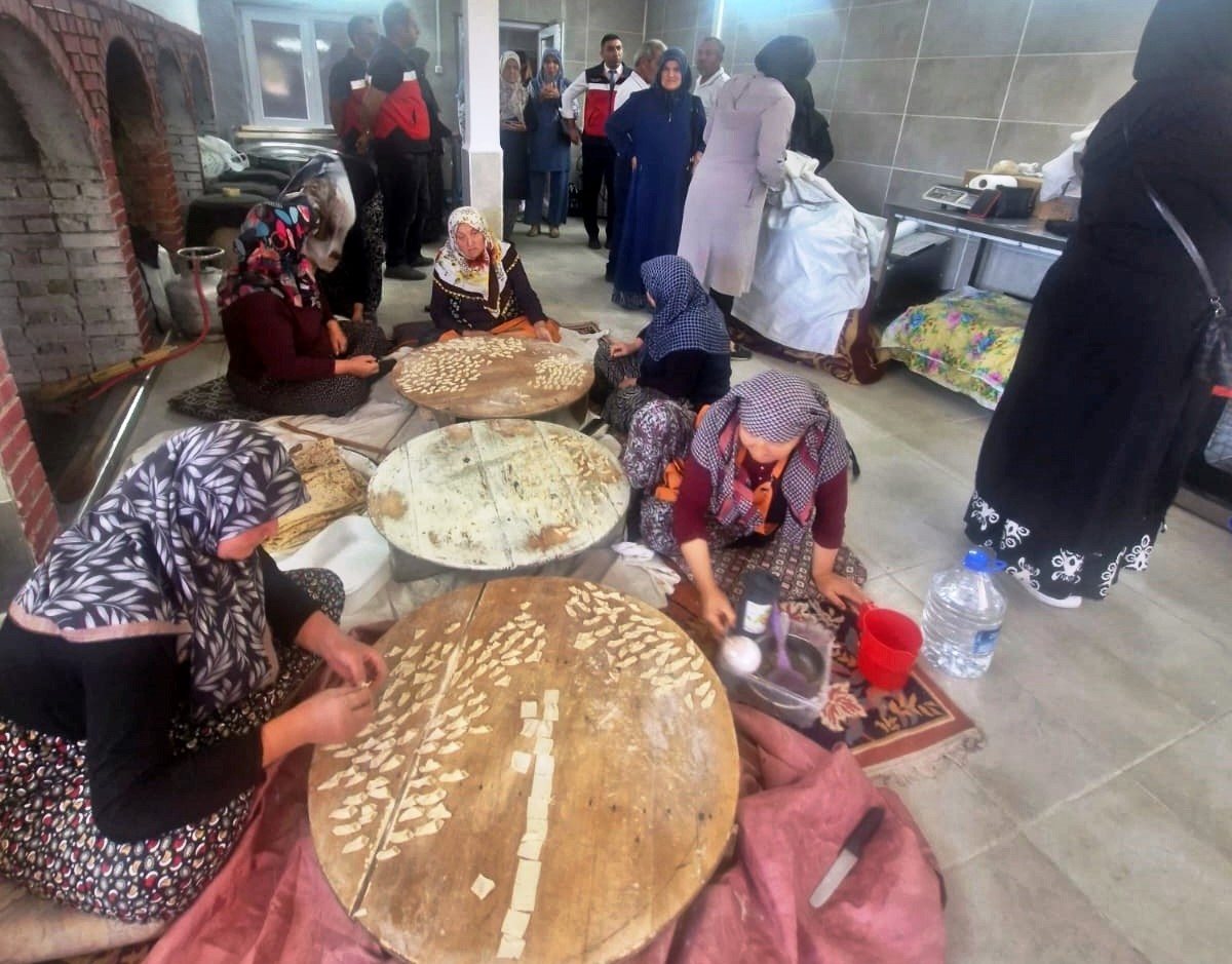 Aslanapa&rsquo;da kadın &ccedil;ift&ccedil;iler i&ccedil;in teknik gezi d&uuml;zenlendi
