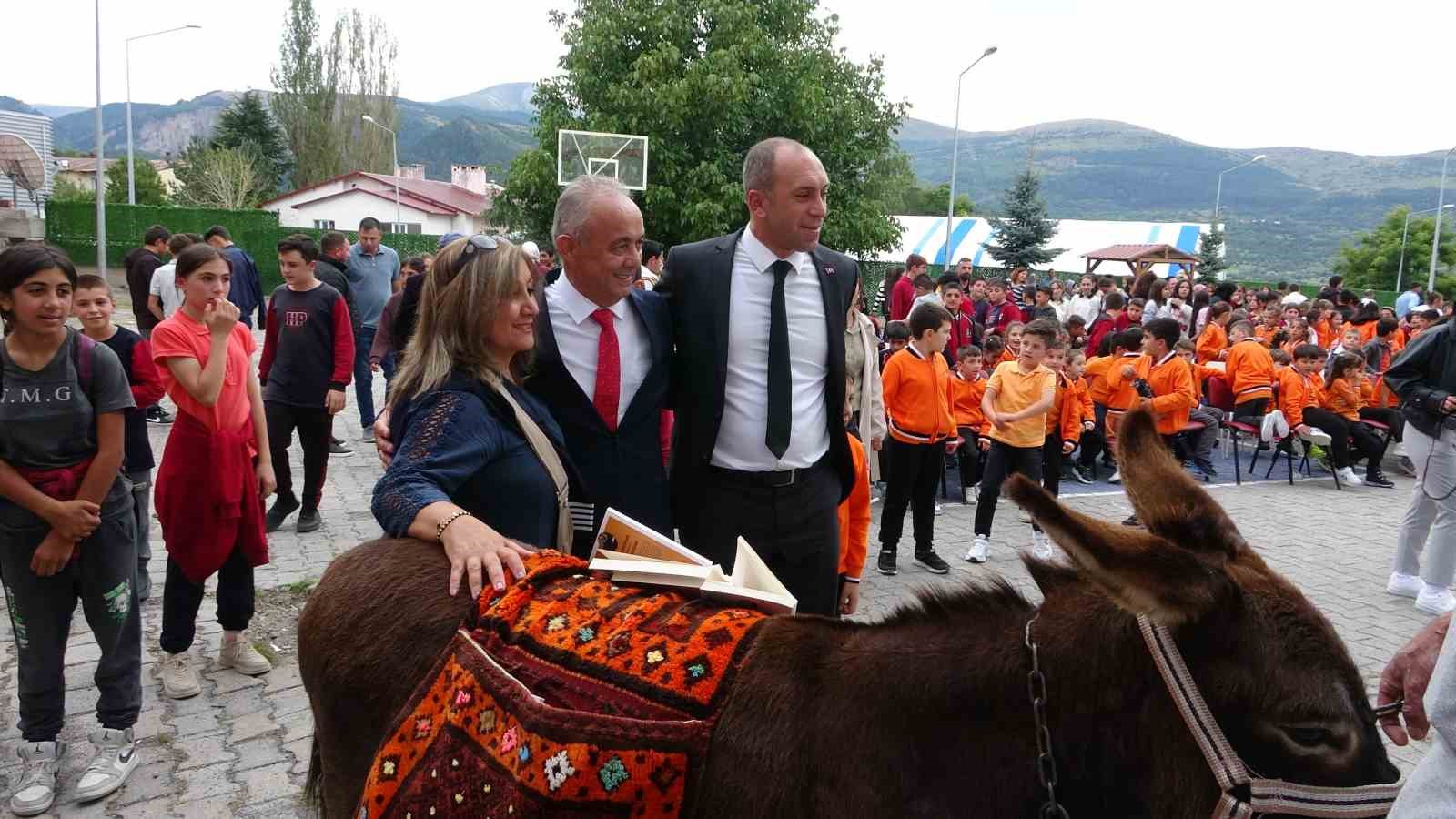 ’Eşekli Dostoyevski’ ilkokul öğrencilerini kitapla buluşturdu