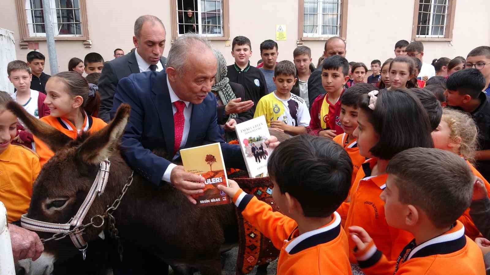 ’Eşekli Dostoyevski’ ilkokul öğrencilerini kitapla buluşturdu