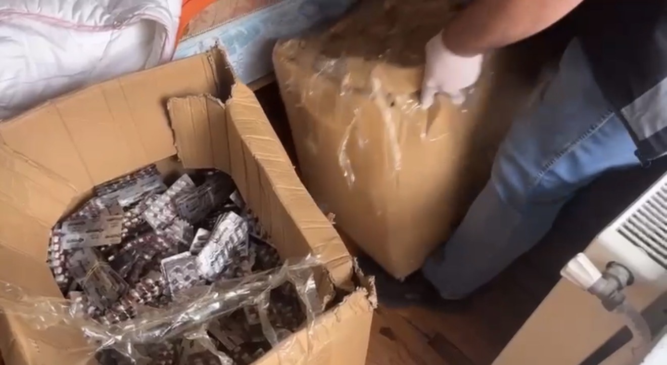 Samsun’da gardıroba gizlenmiş 47 bin 824 uyuşturucu hap ele geçirildi