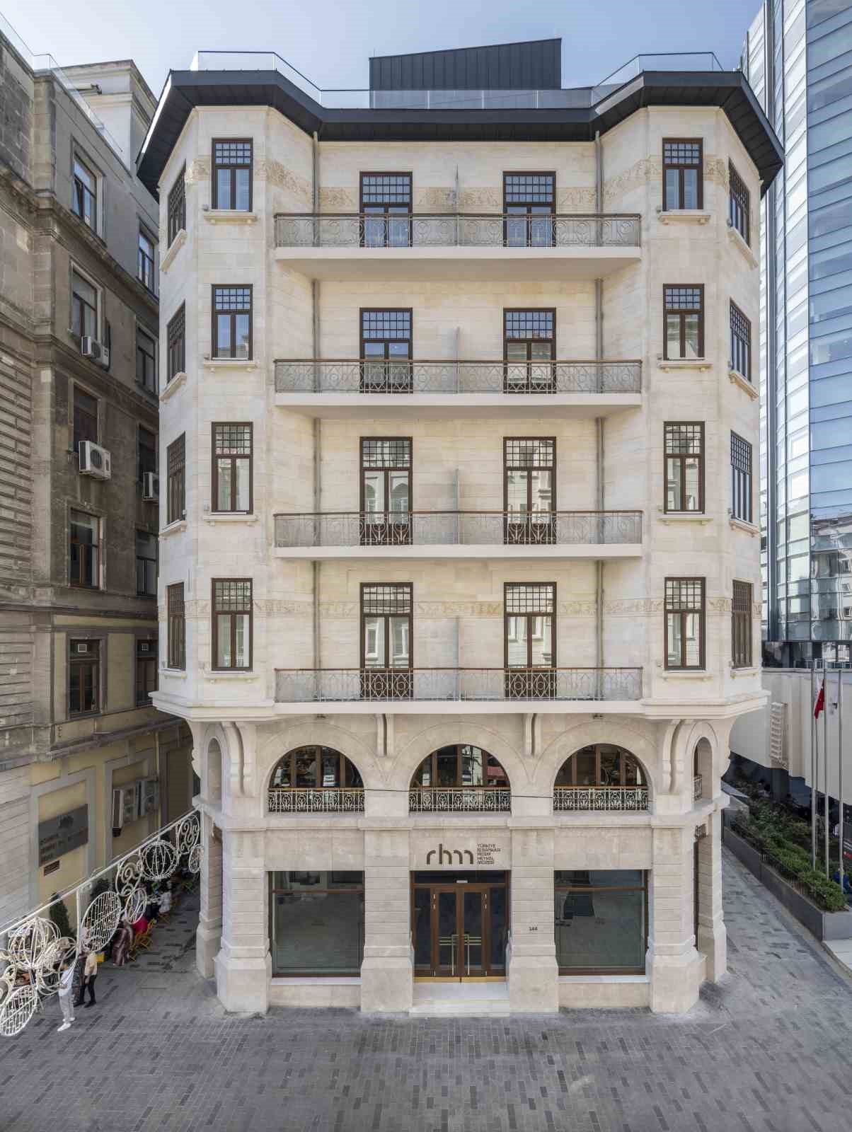 T&uuml;rkiye İş Bankası Resim Heykel M&uuml;zesi&rsquo;nin yeni sergisi "Yan Yana" ziyarete a&ccedil;ılıyor
