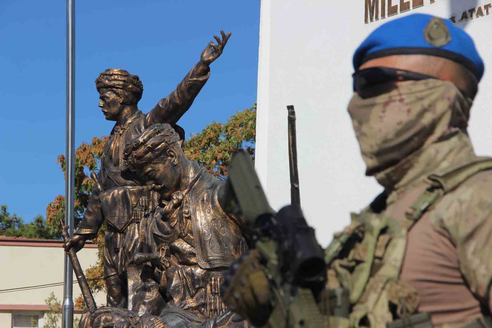 Manisalı kahraman gaziler kardeşlik yolunda y&uuml;r&uuml;d&uuml;
