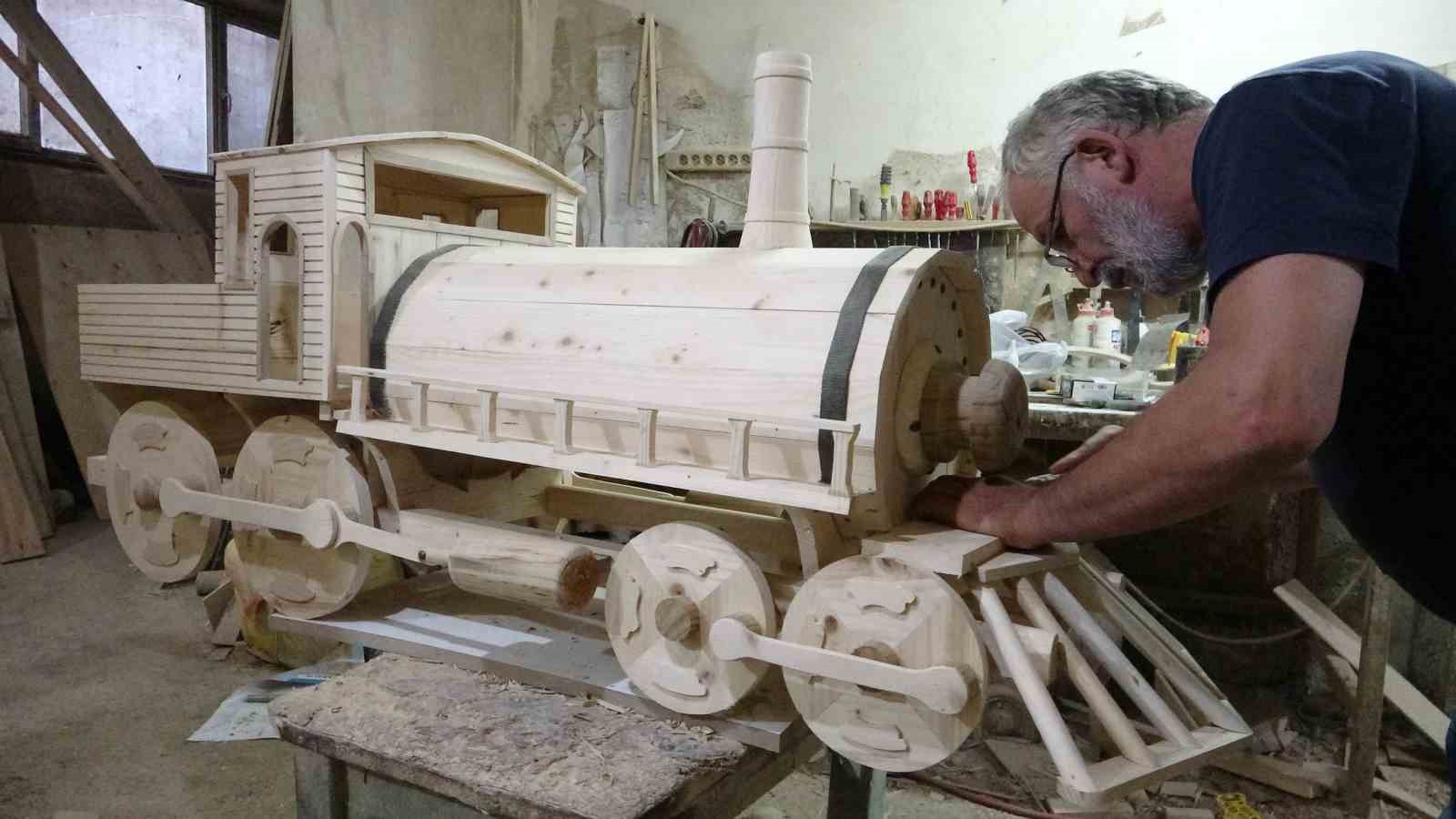 Çocukluk sevdası emeklilikte mesleğe dönüştü