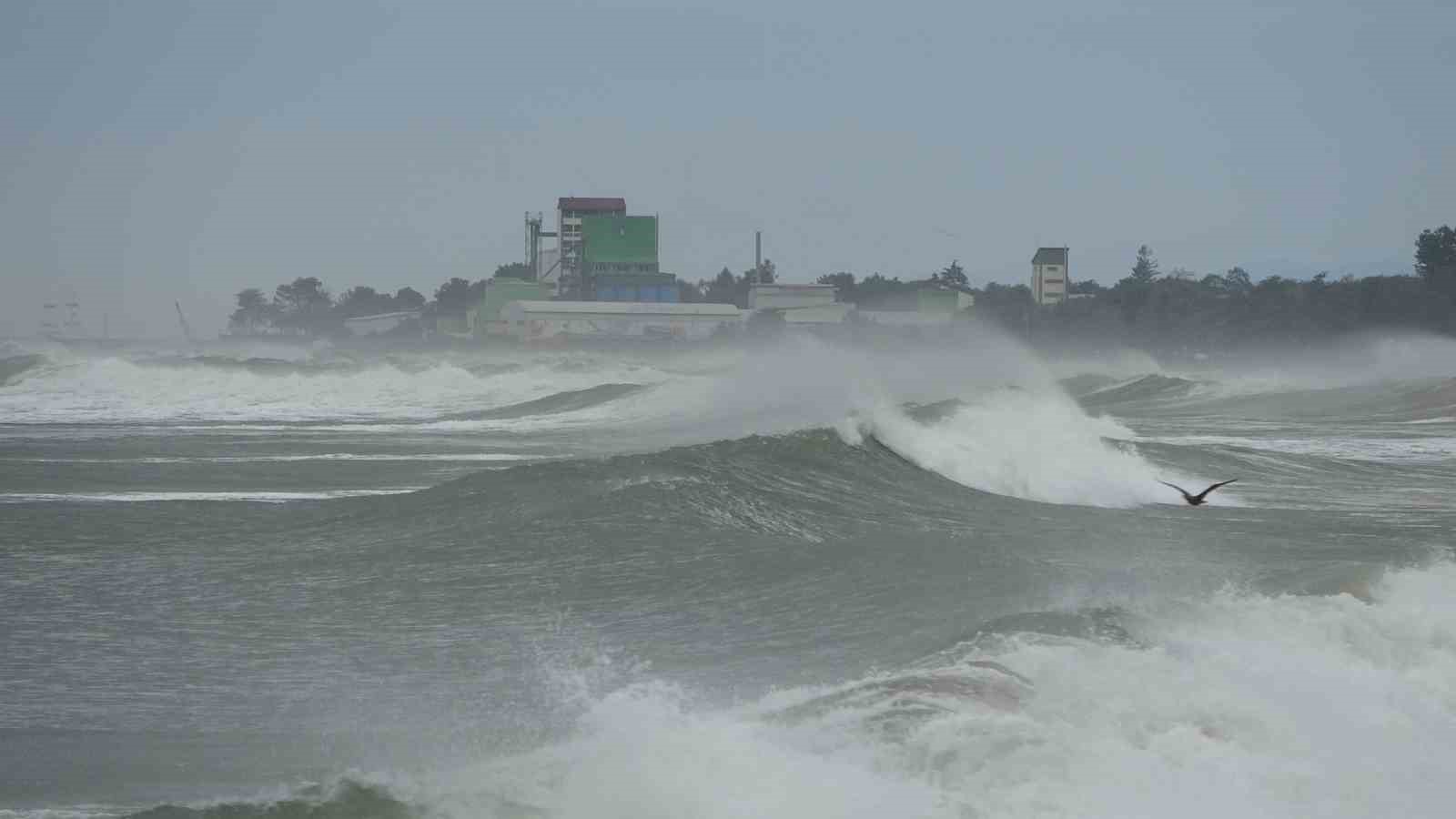 Karadeniz hırçınlaştı