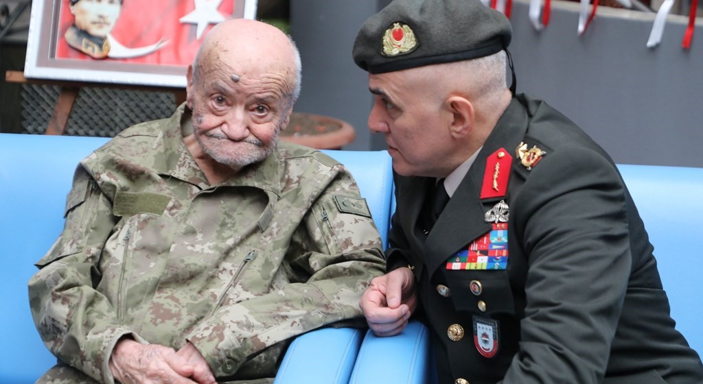94 yaşındaki Kore Gazisi Cemal Yayla&rsquo;ya Gaziler G&uuml;n&uuml;&rsquo;nde anlamlı vefa
