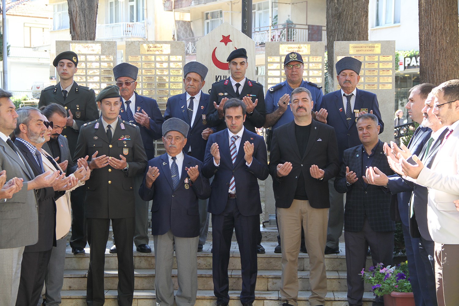 Kula ve Sarıgöl’de Gaziler Günü kutlandı