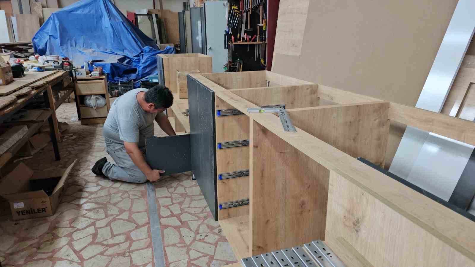 BEUN, ahşap at&ouml;lyesiyle mobilya ihtiyacını karşılıyor; hem &uuml;retiyor hem de tasarruf sağlıyor
