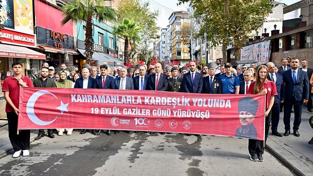 Gaziosmanpaşa&rsquo;da kahraman gazilere saygı y&uuml;r&uuml;y&uuml;ş&uuml; yapıldı
