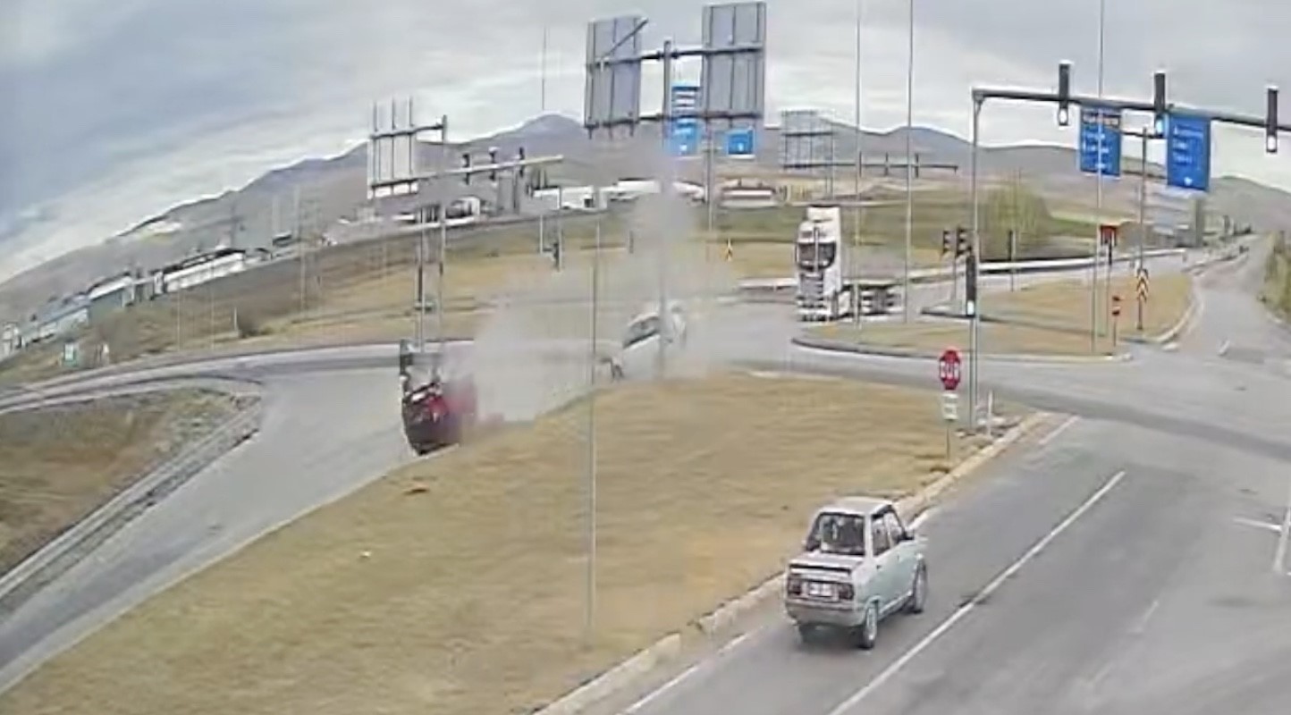 Çorum’da iki araç çarpıştı: 3 yaralı