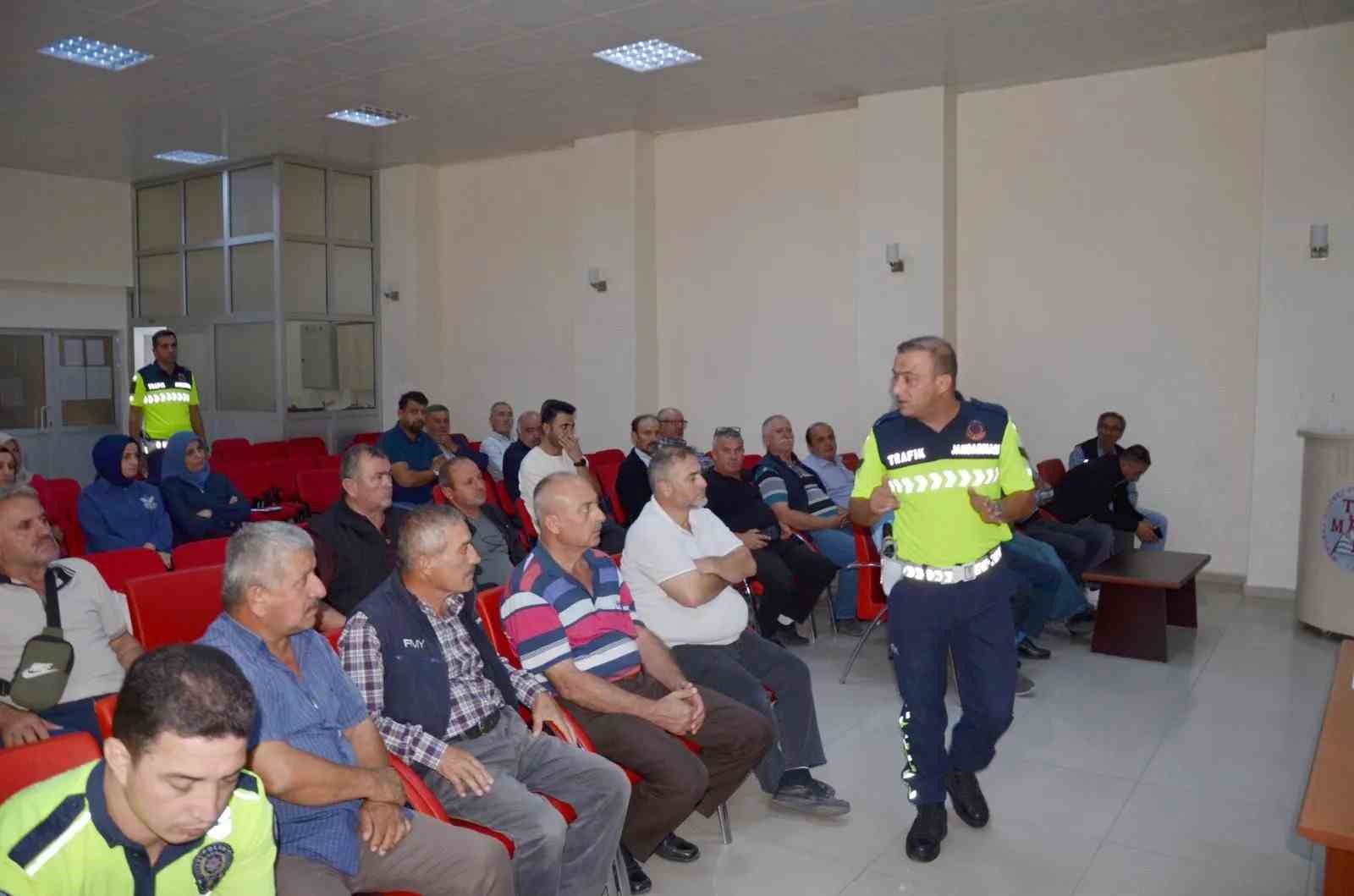 Boyabat’ta servis şoförleri ve rehber personellere trafik eğitimi
