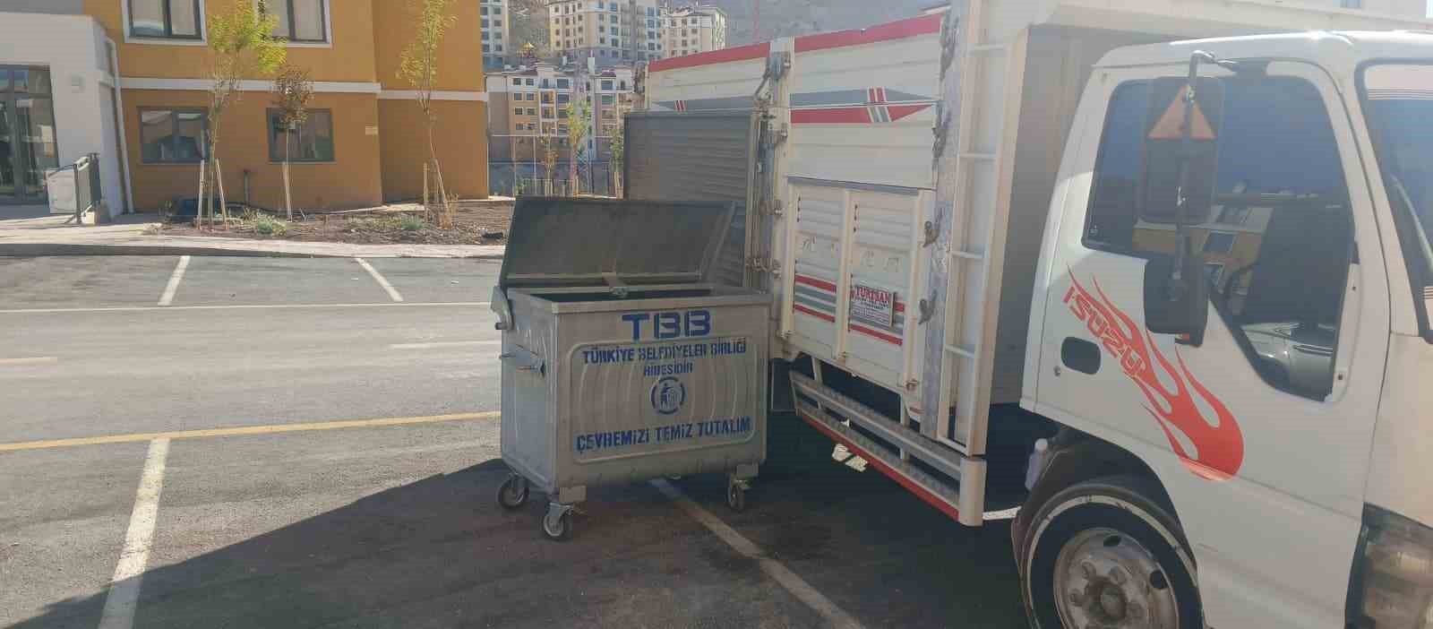 Gölbaşı’nda şiddetli rüzgar hayatı olumsuz etkiledi