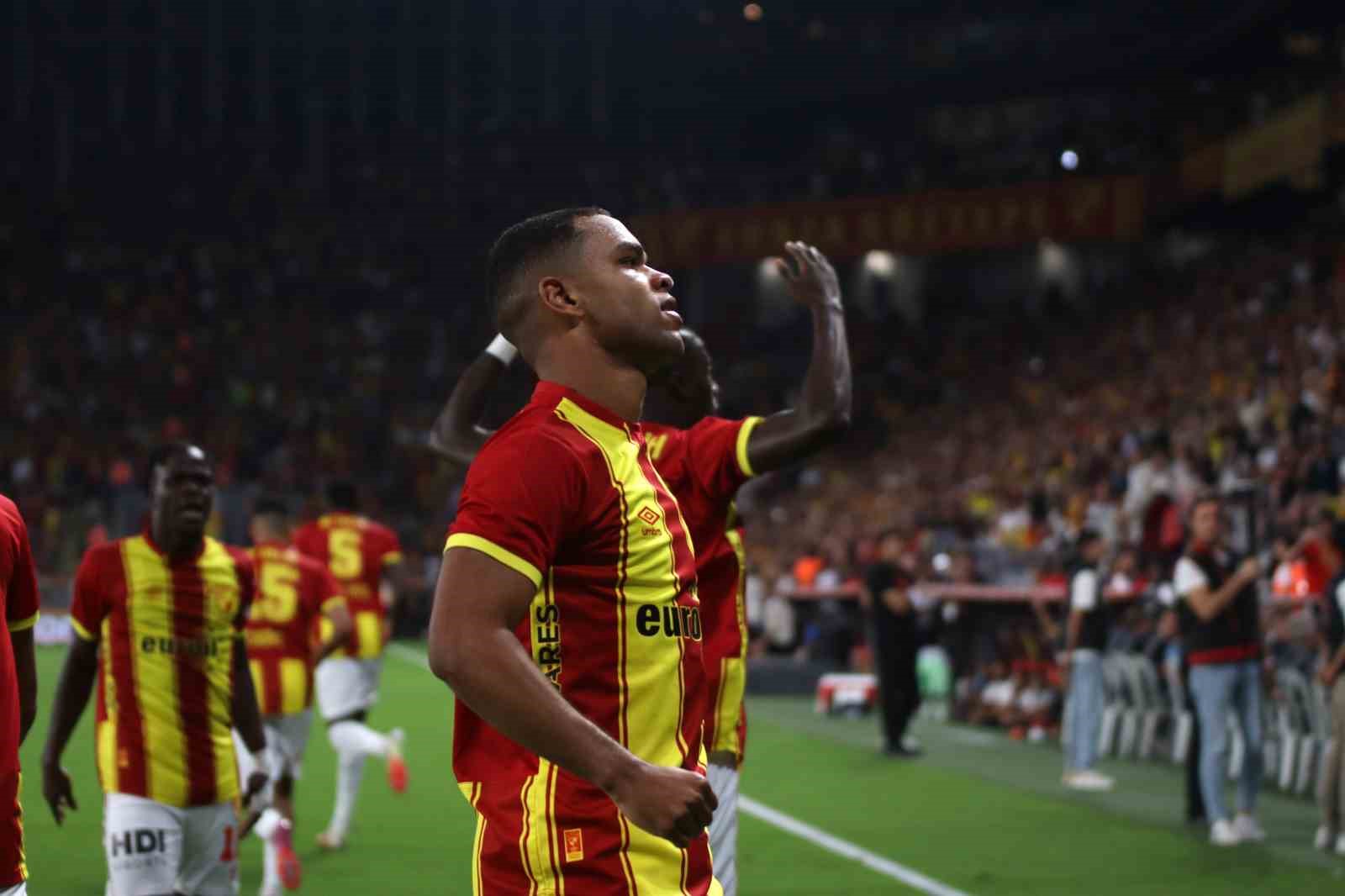 Trendyol Süper Lig: Göztepe: 0 - Beşiktaş: 2 (Maç devam ediyor)
