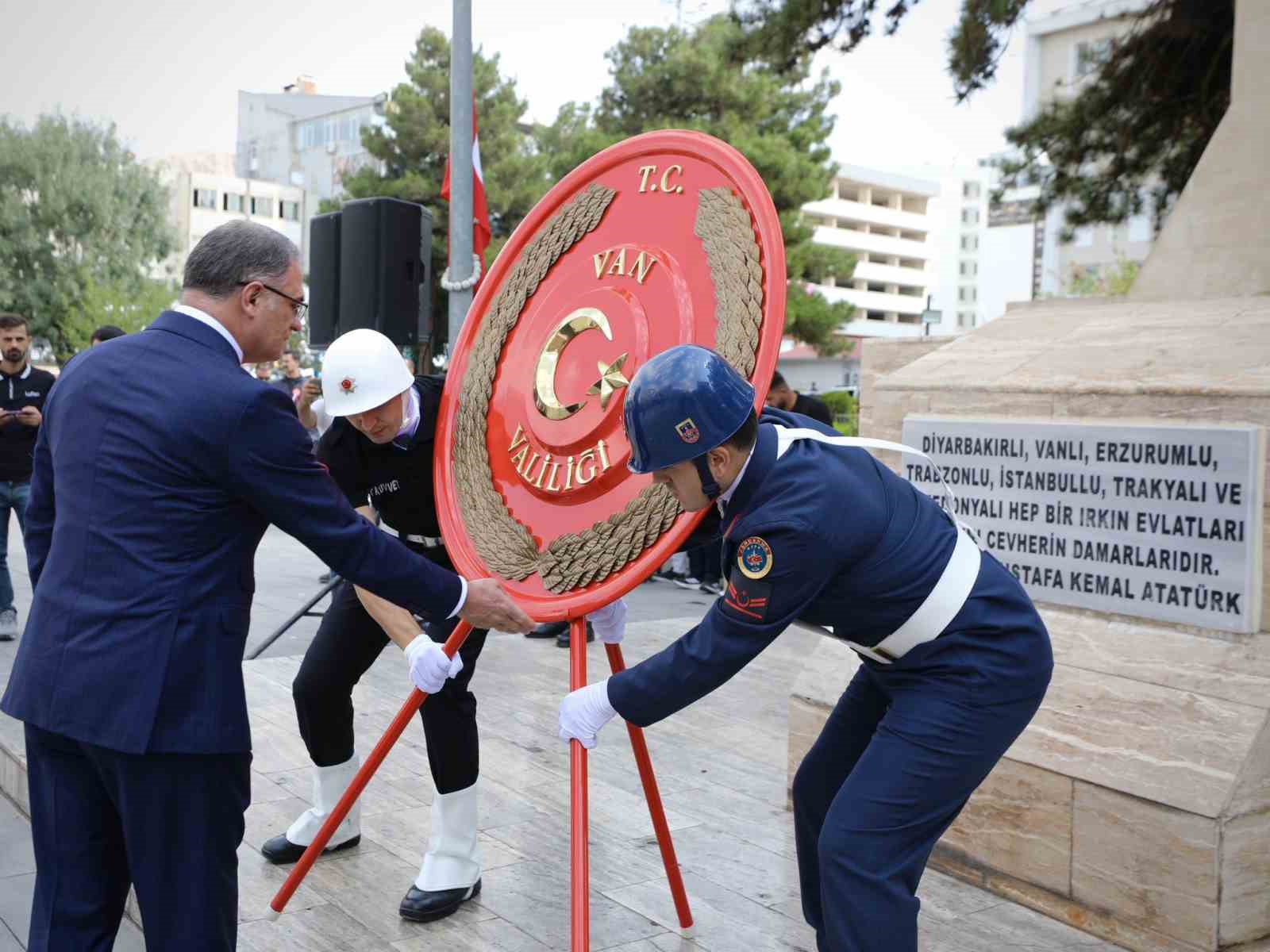 Van’da Gaziler Günü kutlandı