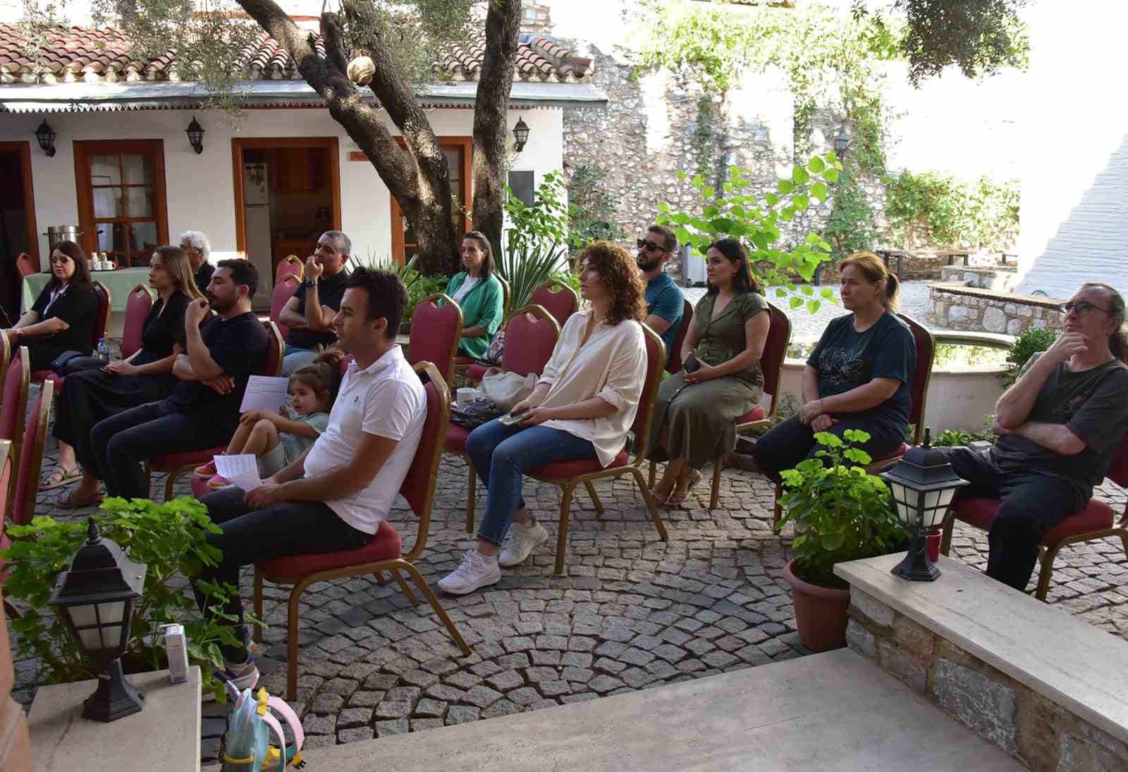 Bilim Kafe&rsquo;de ikincil kaynakların &ouml;nemi konuşuldu
