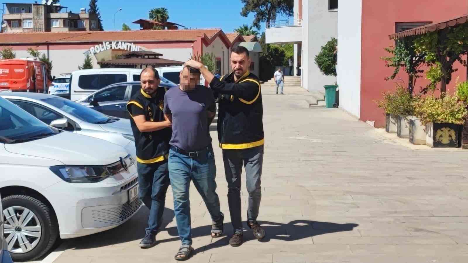 ’Gürültü’ kavgasında babayı öldürüp kızını yaralayan komşu adliyeye sevk edildi