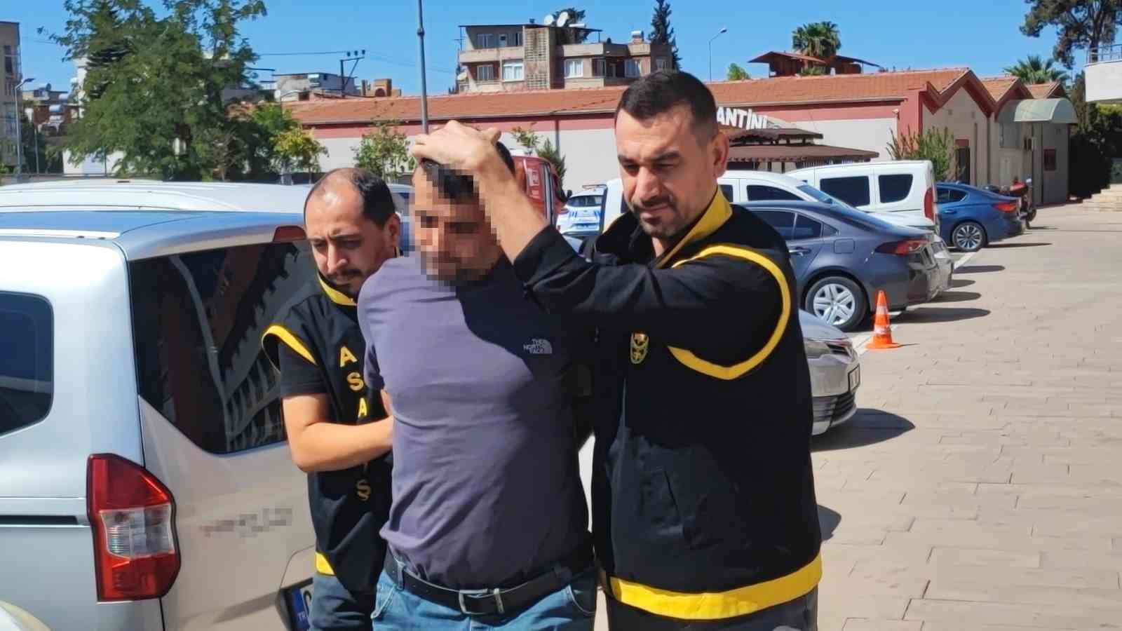 &rsquo;G&uuml;r&uuml;lt&uuml;&rsquo; kavgasında babayı &ouml;ld&uuml;r&uuml;p kızını yaralayan komşu adliyeye sevk edildi
