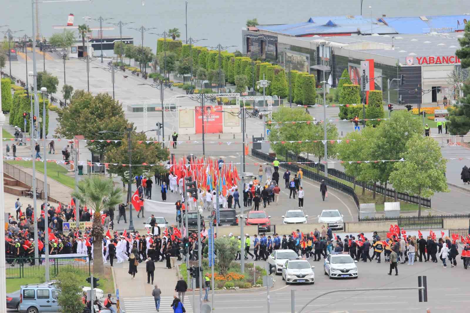 Samsun&rsquo;da Gaziler G&uuml;n&uuml;&rsquo;nde korolu kutlama ve "Ter&ouml;rs&uuml;z T&uuml;rkiye" mesajı
