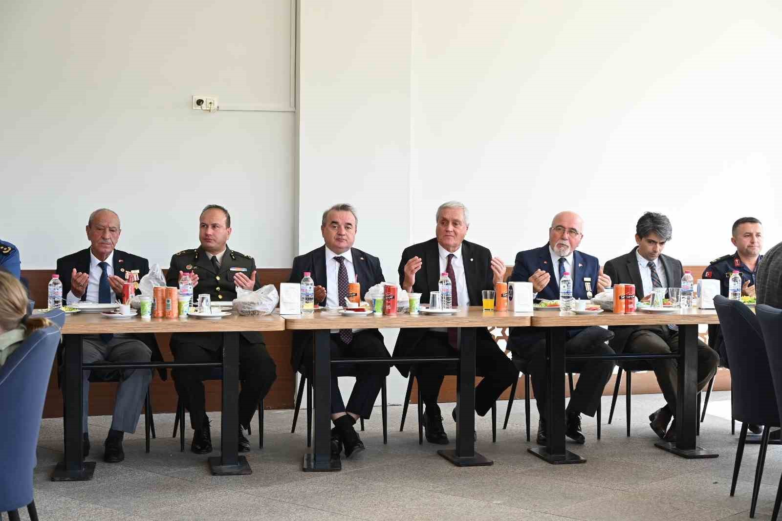 Boz&uuml;y&uuml;k&rsquo;te Gaziler G&uuml;n&uuml; anma programı d&uuml;zenlendi
