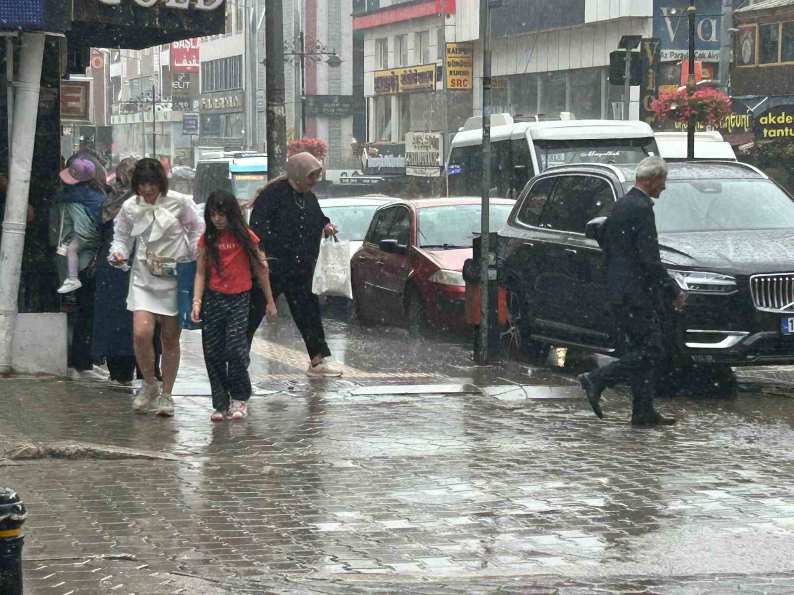 Van&rsquo;da yağmur yağışı
