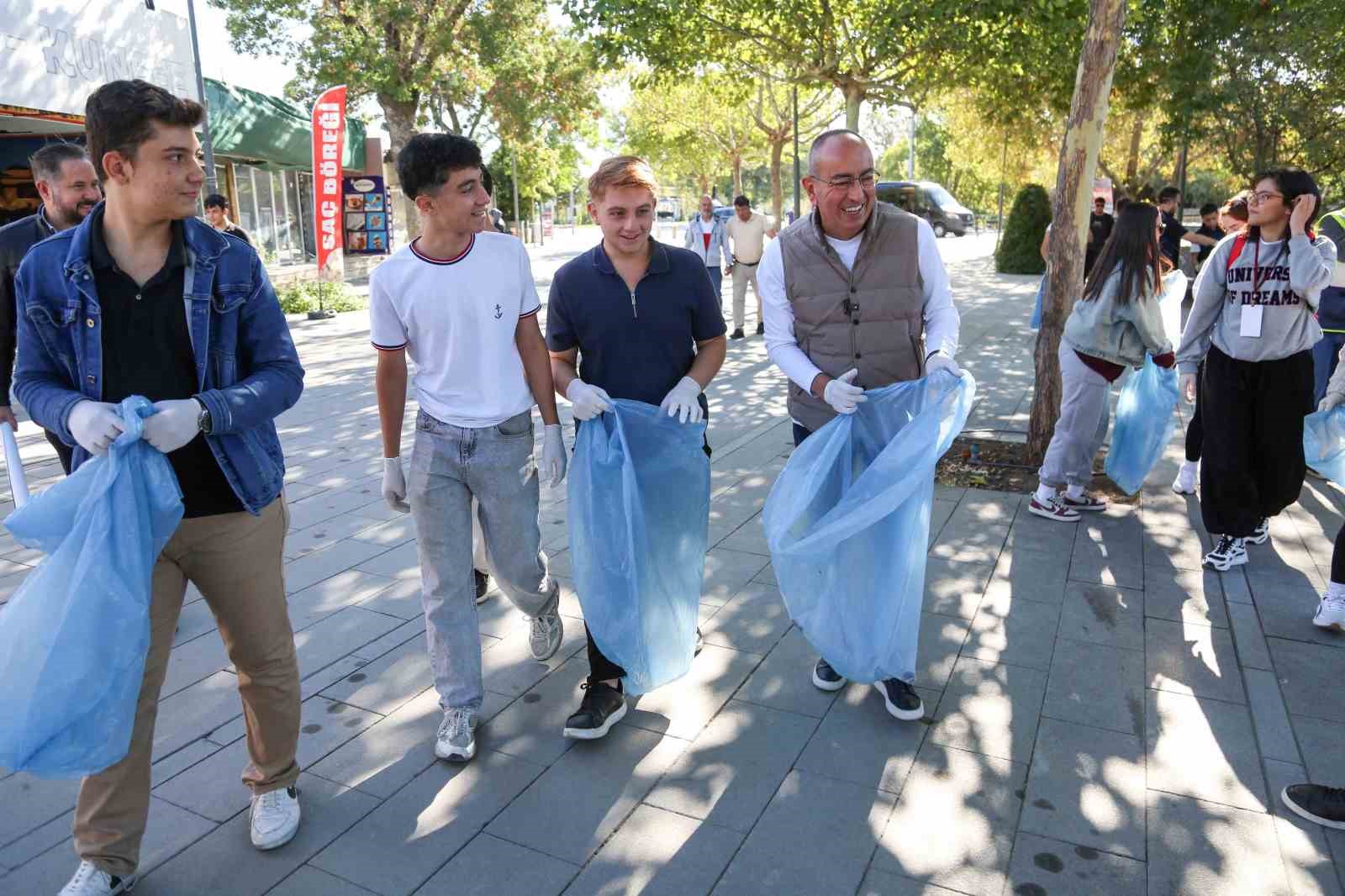 Meram&rsquo;da &ccedil;evre farkındalığı y&uuml;r&uuml;y&uuml;ş&uuml;
