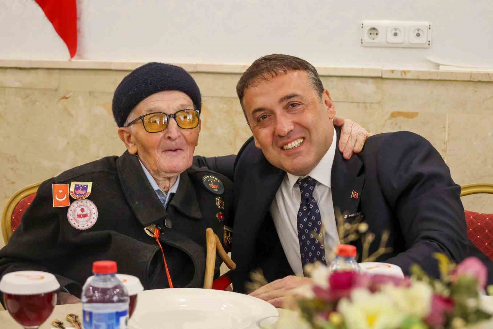 Vali S&ouml;zer, Gaziler G&uuml;n&uuml; kapsamında şehit aileleri ile bir araya geldi
