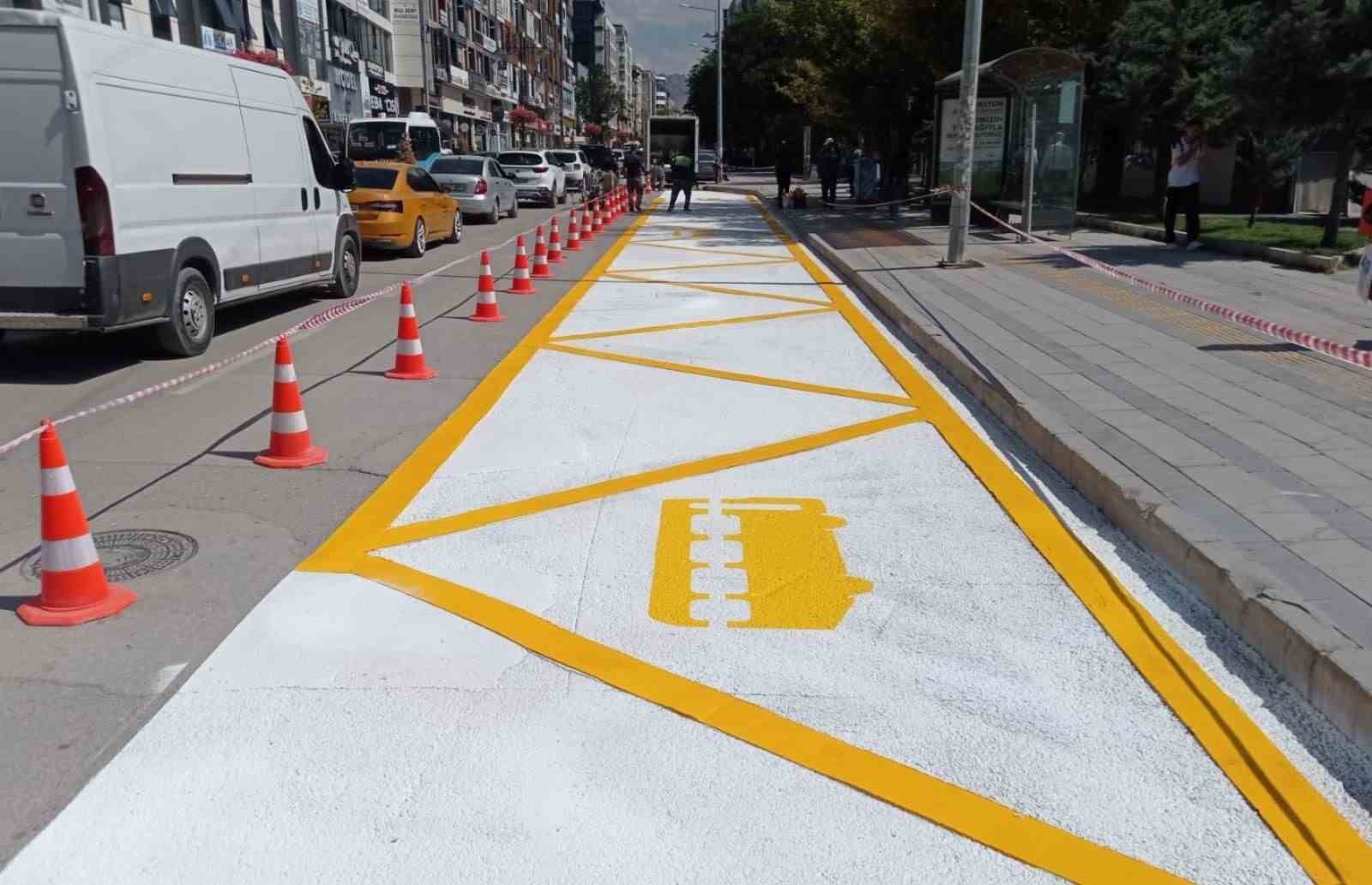 Van&rsquo;da otob&uuml;s durakları modern g&ouml;r&uuml;n&uuml;me kavuşuyor
