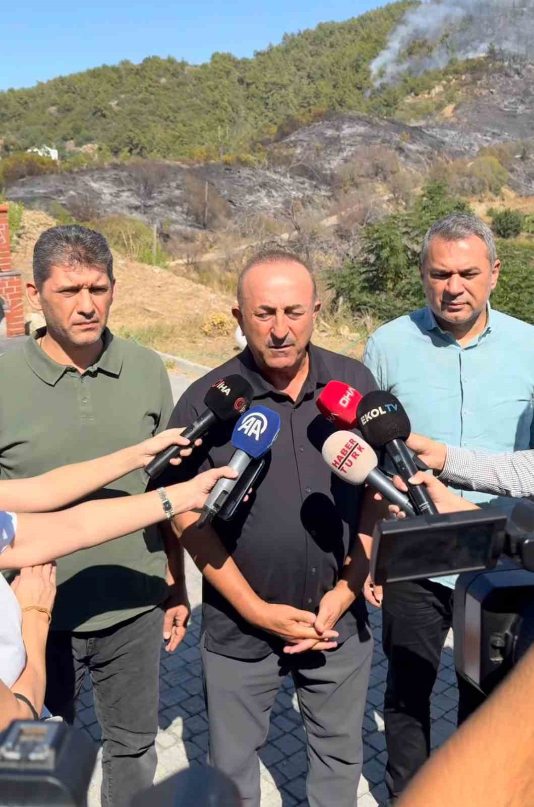 AK Partili &Ccedil;avuşoğlu&rsquo;ndan Alanya&rsquo;daki yangınla ilgili a&ccedil;ıklama: "An itibarıyla iyiye gidiyor ama poyraz &ccedil;ok g&uuml;&ccedil;l&uuml; esiyor"
