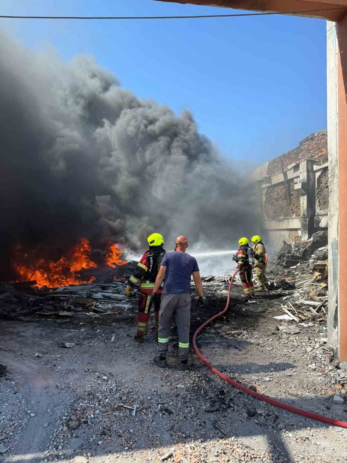 Bandırma’da Depo Yangını