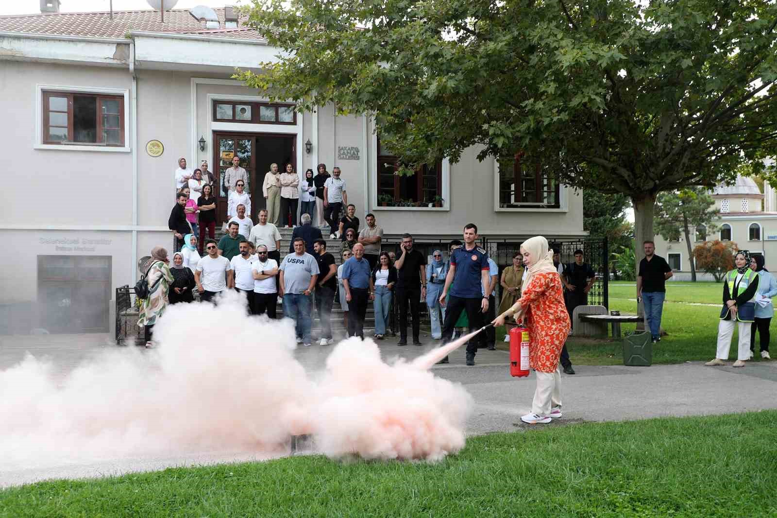 İtfaiyeden yangın anında doğru m&uuml;dahale eğitimi
