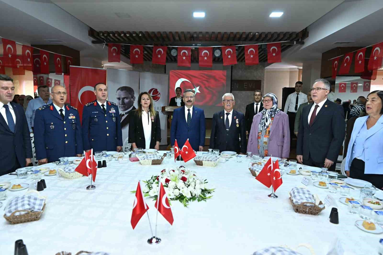 Gaziler ve aileleri onuruna yemek programı düzenlendi