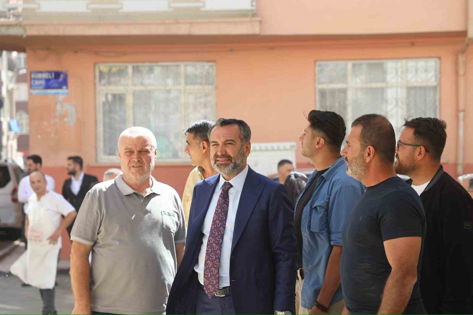 Başkan Şerifoğulları, saha &ccedil;alışmalarını s&uuml;rd&uuml;r&uuml;yor
