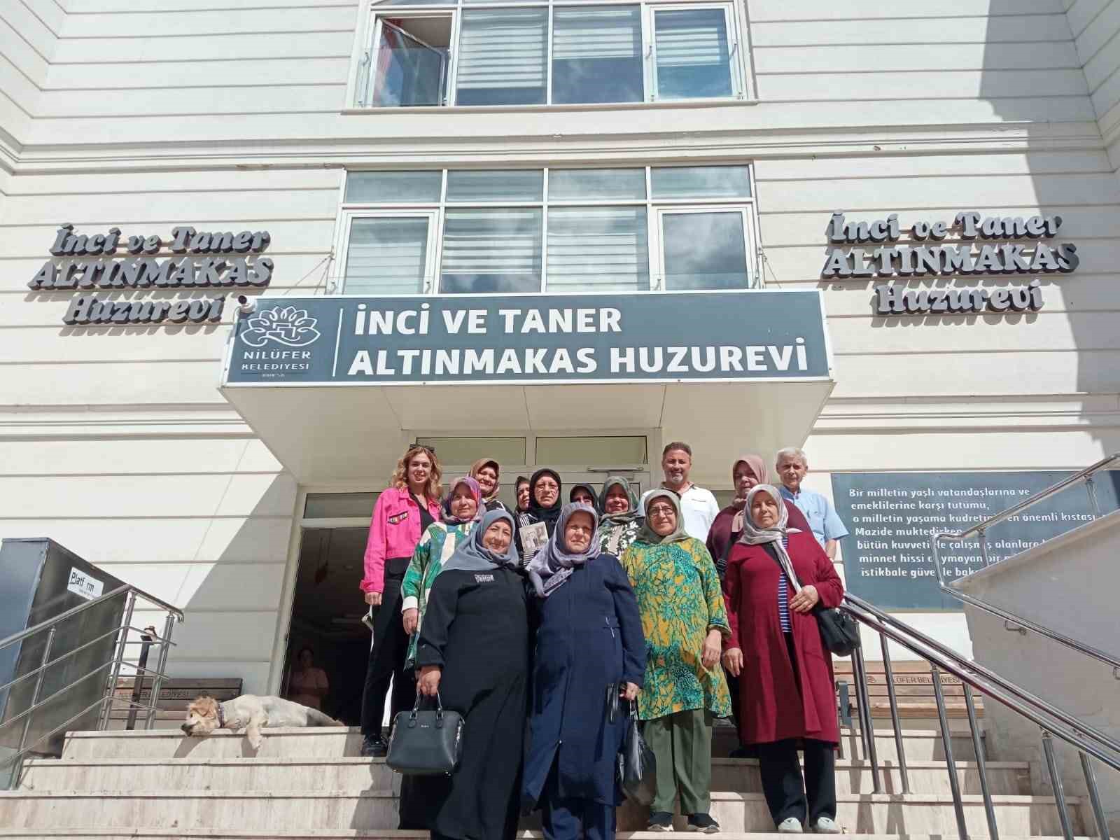 Nil&uuml;ferli kadınlardan huzurevinde sıcak buluşma
