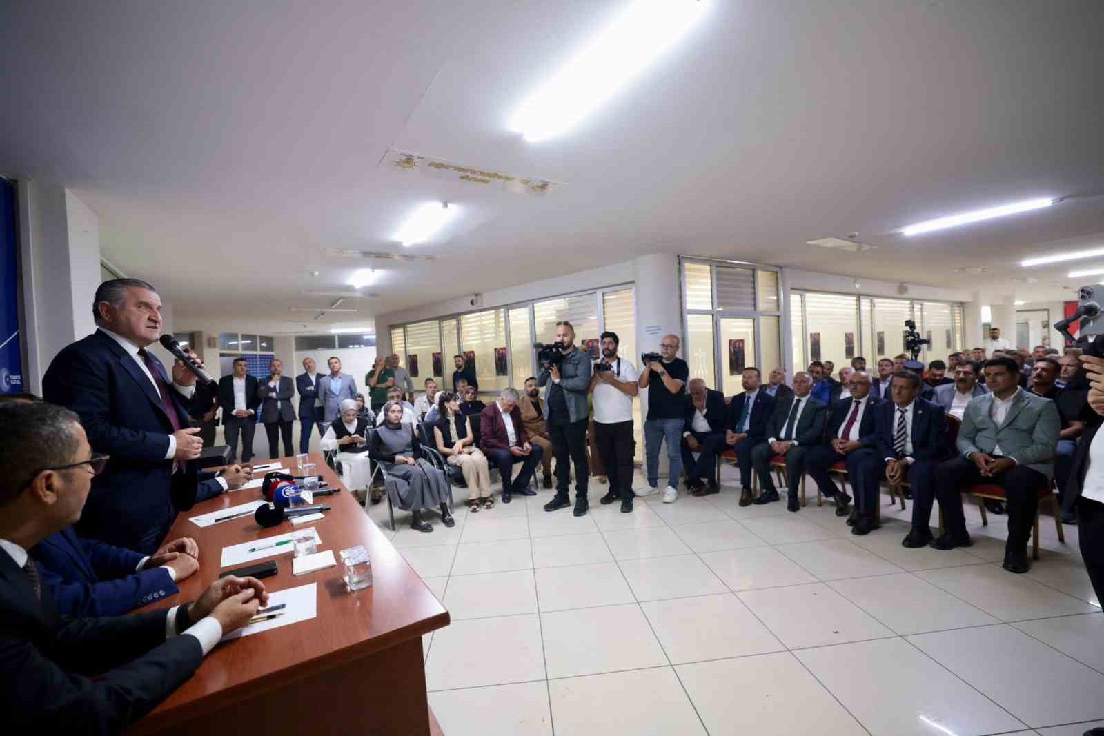 Bakan Bak: "T&uuml;rkiye&rsquo;nin g&uuml;&ccedil;l&uuml; olmasını, b&ouml;lgede s&ouml;z sahibi bir &uuml;lke olmasını istiyoruz"
