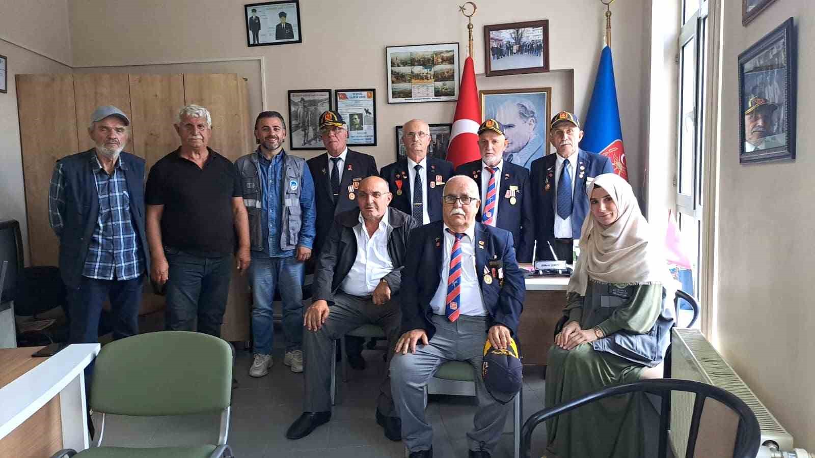 Sakarya B&uuml;y&uuml;kşehir, Gaziler G&uuml;n&uuml;&rsquo;nde 16 il&ccedil;ede kapı kapı vefa g&ouml;sterdi
