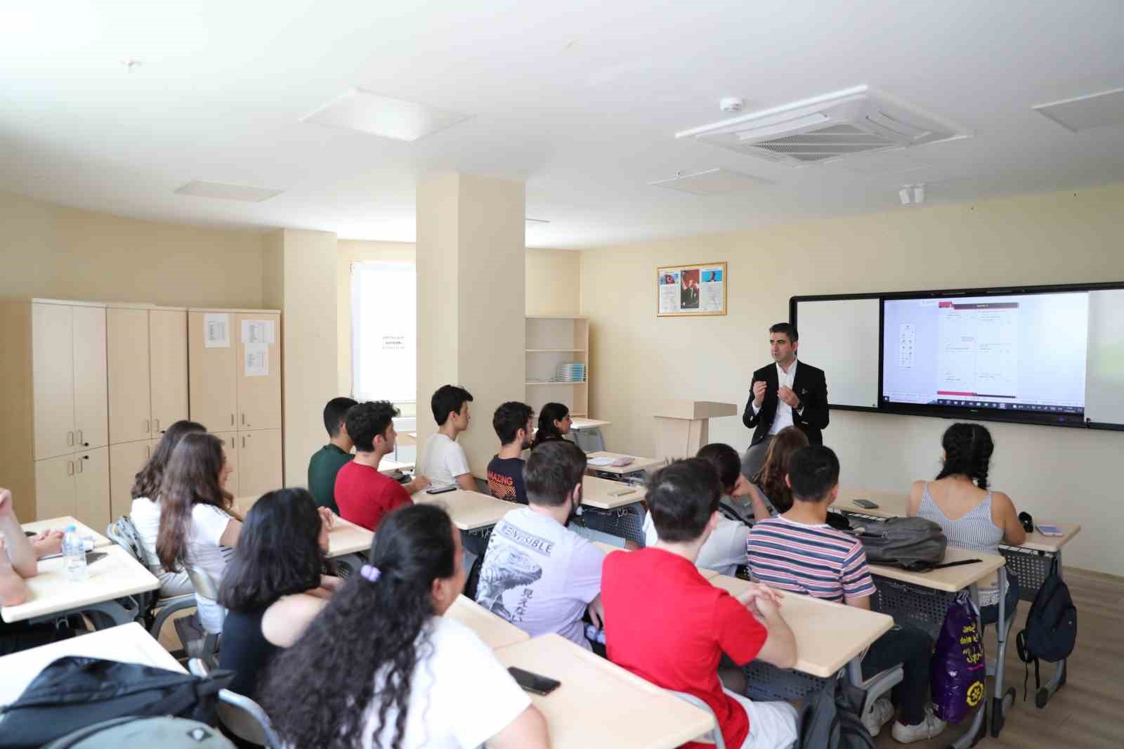 Kartal Akademi üniversite sınavlarında 117 öğrenci ile büyük bir başarıya imza attı