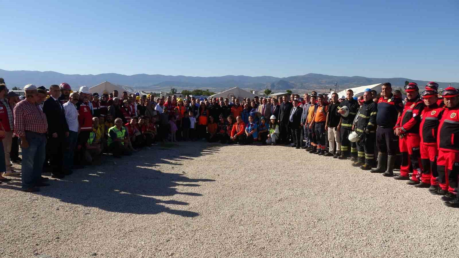 Burdur&rsquo;da deprem tatbikatında ger&ccedil;eğini aratmayan g&ouml;r&uuml;nt&uuml;ler yaşandı
