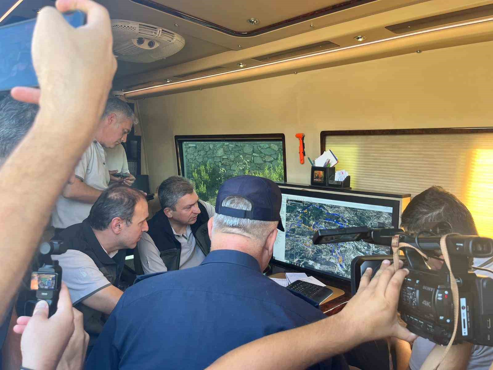 Antalya Valisi Şahin: "Yeni bir r&uuml;zgar atağı olmazsa birka&ccedil; saat i&ccedil;inde iyi haber vereceğim"
