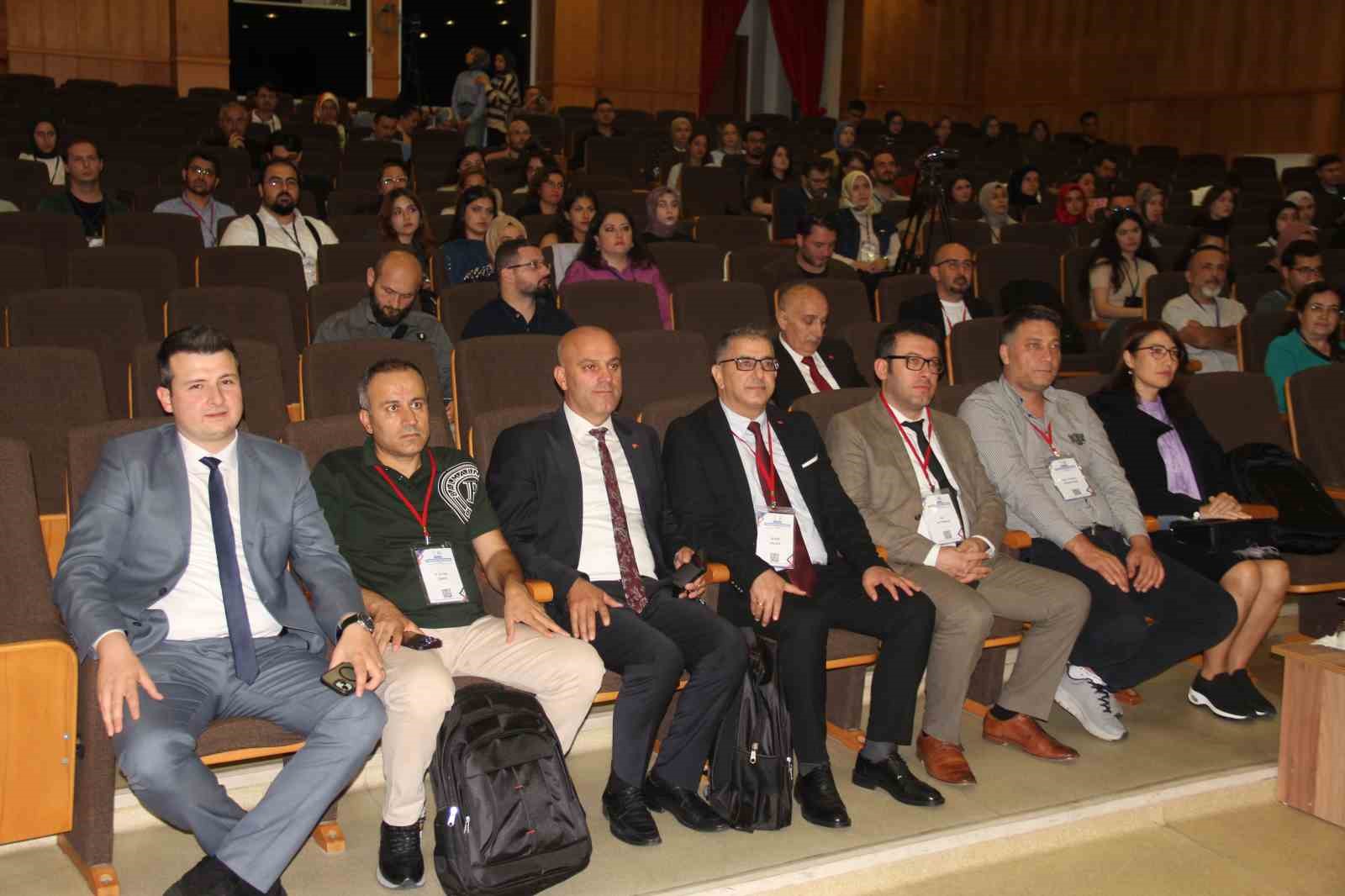 Obezite ve bağlı hastalıklar dahiliye sempozyumunun gündeminde