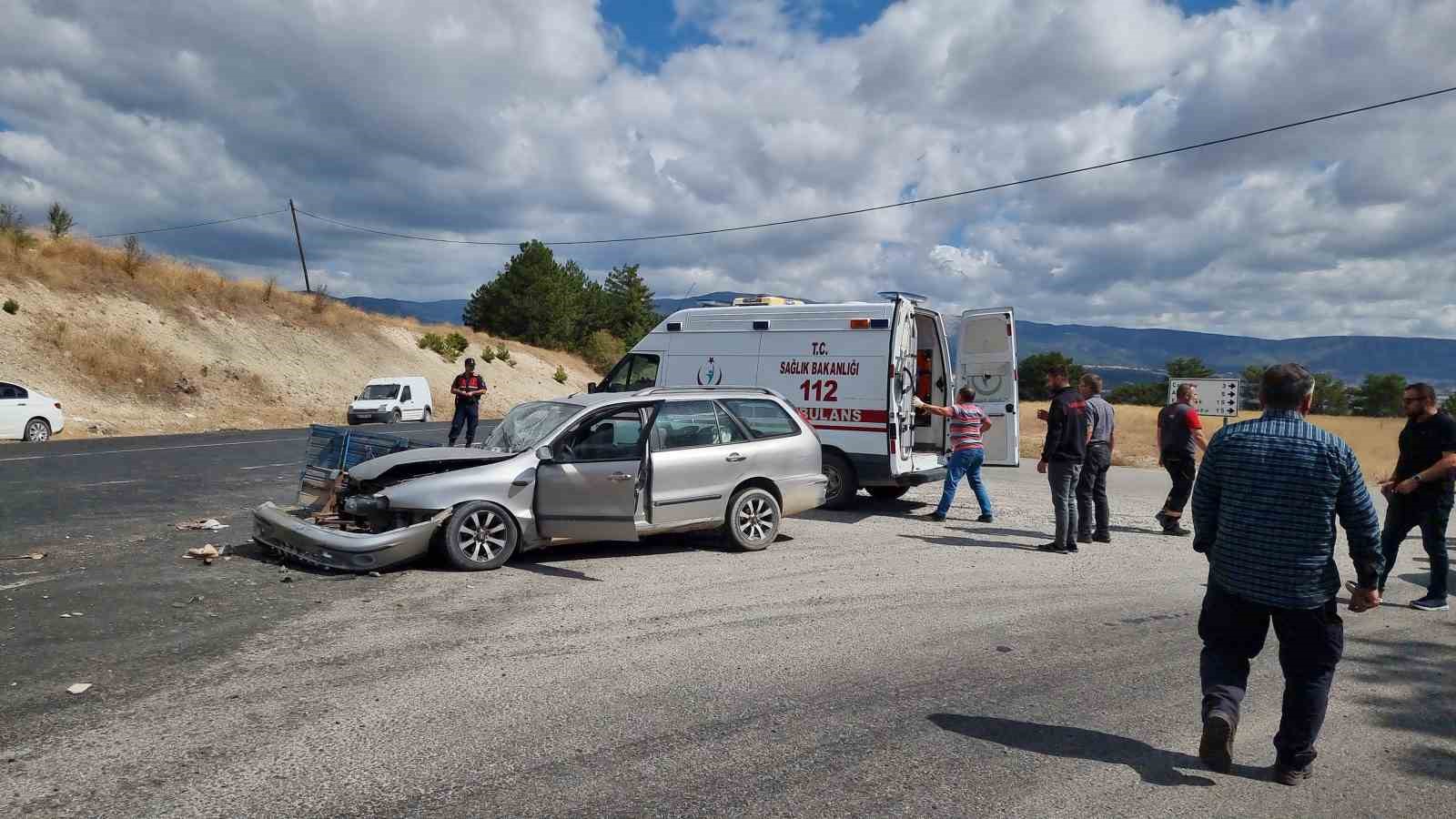 K&uuml;tahya&rsquo;da trafik kazası: 2 yaralı
