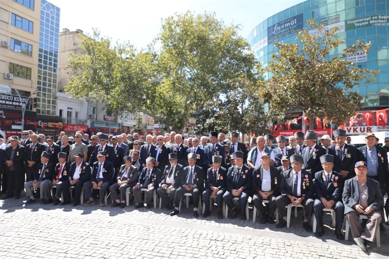 Gaziler G&uuml;n&uuml; Coşkusu Cumhuriyet Meydanı&rsquo;nda yaşandı
