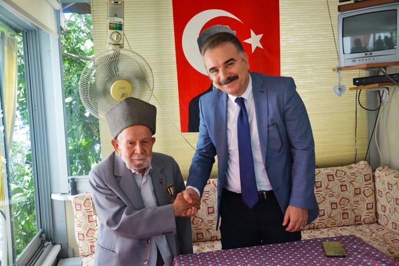 Gaziler G&uuml;n&uuml;nde anlamlı ziyaret
