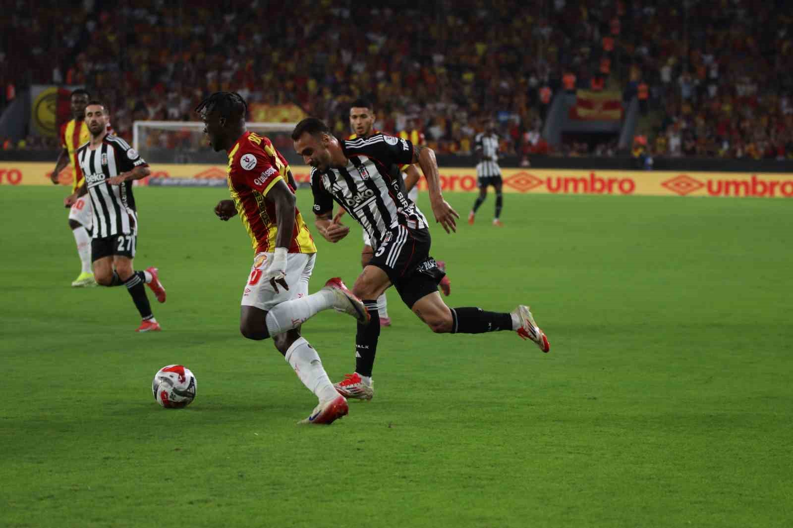 Trendyol S&uuml;per Lig: G&ouml;ztepe: 2 - Beşiktaş: 0 (İlk yarı)
