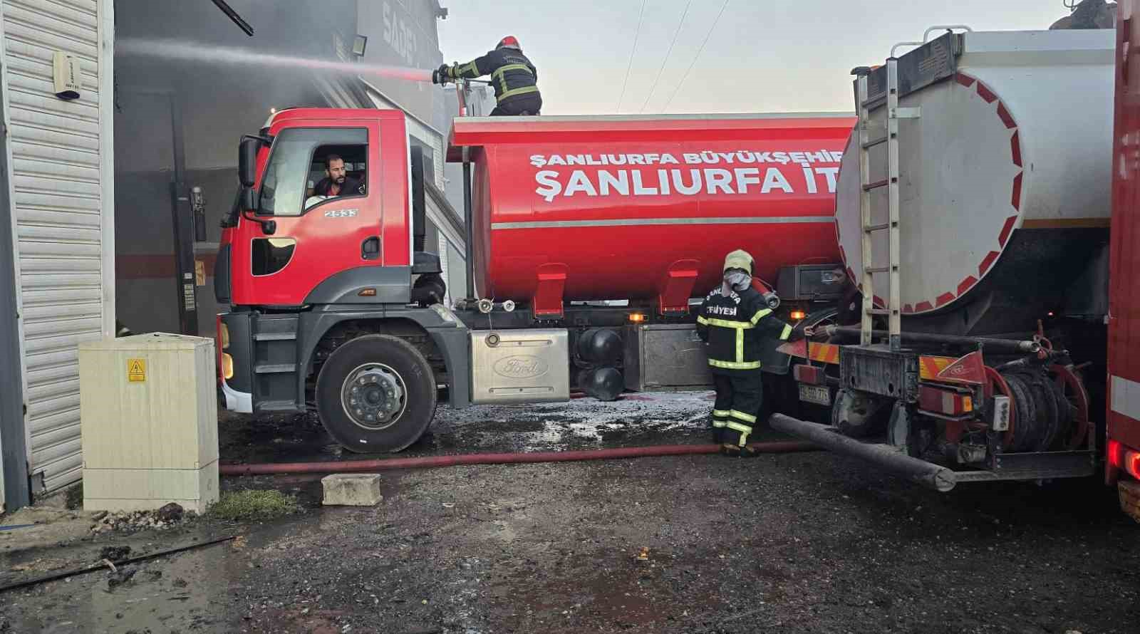 Şanlıurfa&rsquo;da iş yeri yangını: 8 ara&ccedil;la m&uuml;dahale edildi
