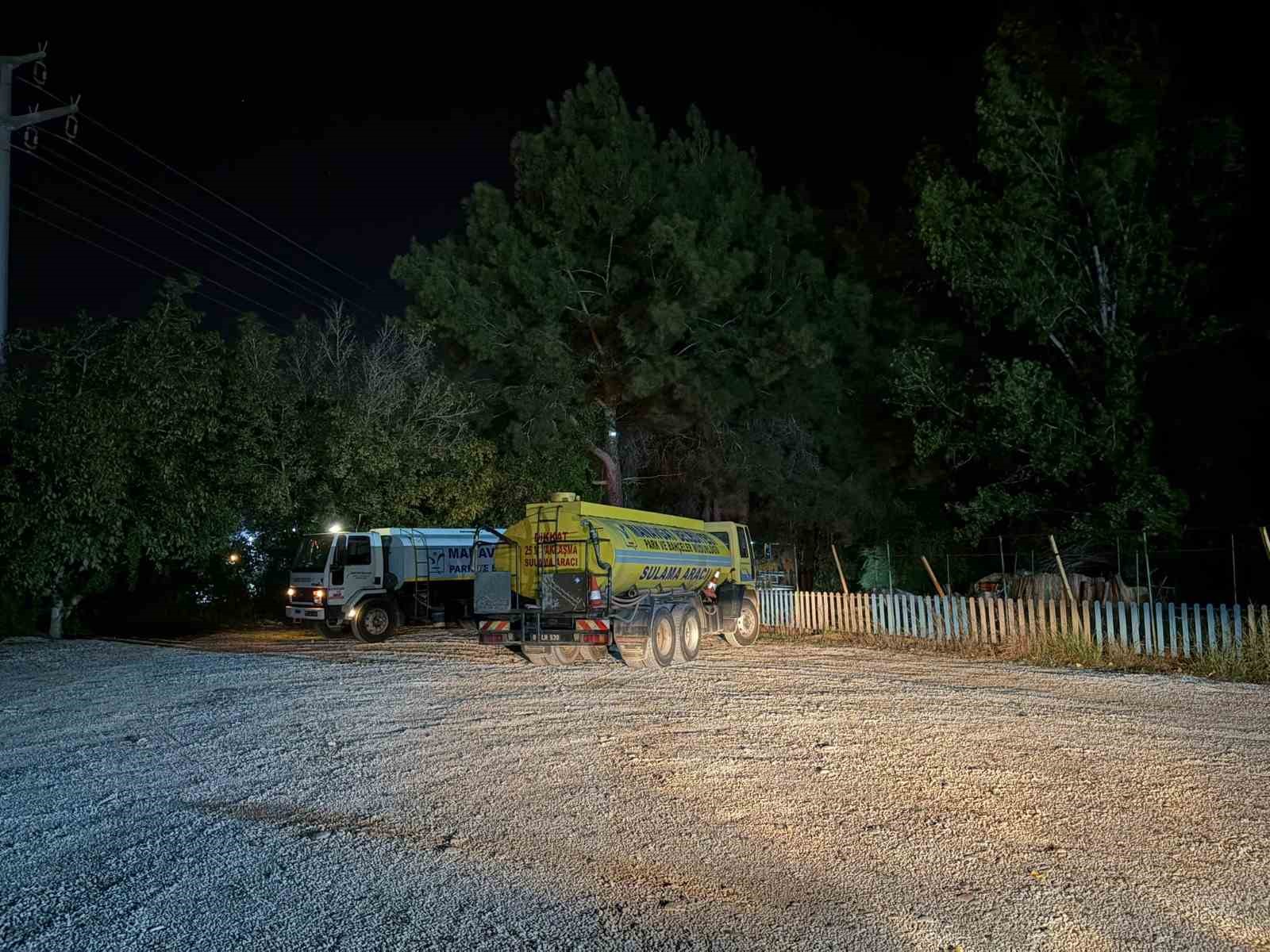 Manavgat&rsquo;ta ırmak kenarındaki yangın korkuttu
